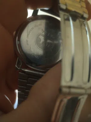 ساعة البا رجاليه اصليه بحالة الوكالة بس مغير الكستك