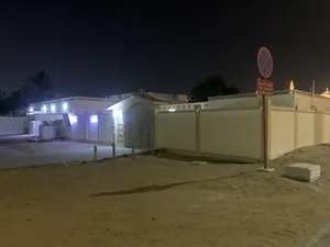 ‏أكثر من 6 غرف ‏.‏ أكثر من 6 حمامات ‏.‏ 120 قدم٢‏2