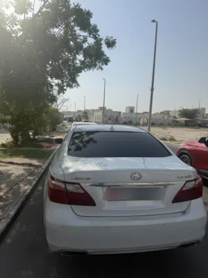 لكزس 460  ابيض نظيف جدا مسرفس كامل بحالة الوكالة