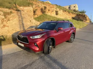 Toyota highlander 2021 XLEفحص كامل 7 جيد  ممشى قليل 30الف مايل في حالة الوكالة بسعر مغري