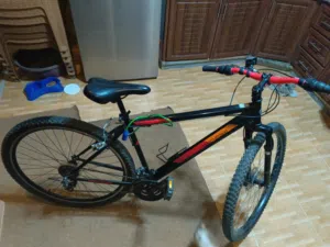 بسكليت للبيع نمره 29 عملاق قطعه امريكيه غيار 7 خلفي 3 امامي للبيع بسعر حرق ،فقط ب 80 دينار