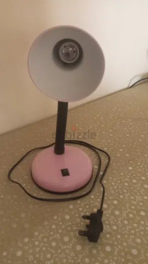 مصباح طاولة وردي/  التواصل عن طريق الواتساب / Pink table lamp / Contact via WhatsApp