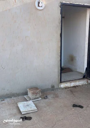 أرض ممتازة و مناسبة لشركات النقل و الآلآت الثقيلة للإيجار
