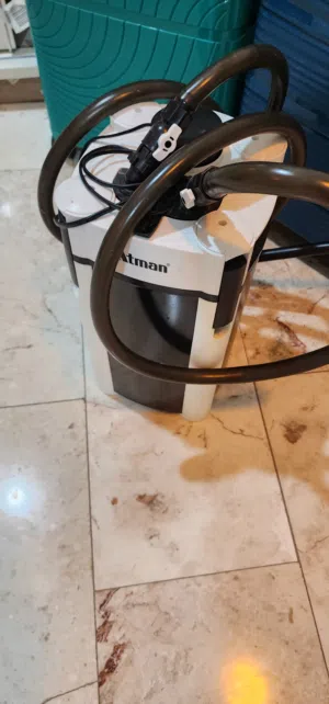 حوض اسماك مع ملحقات