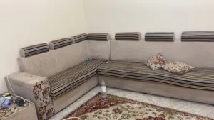 طقم كنب مع طاوله