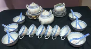 طقم شاى وجاتوه اانتيكه ولاستعمااال راااءع 24قطعه للبيع