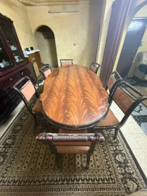 طاولة صفرة مع بوفيه خشب زان
