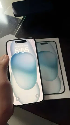 ايفون 15 لون سمائي