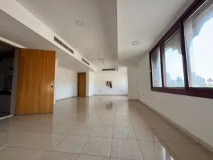 Yearly . 700 ft²4