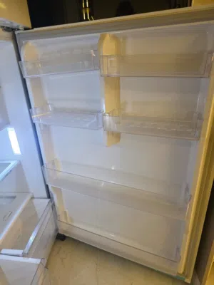 Samsung Refrigerator RT5962CTBWW/JD – Excellent Working Condition Samsung double-door refrigerator