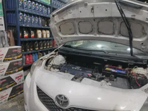 Toyota yaris 2009 manual white