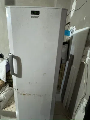 فريزر بيكو ( BEKO ) العمودي 7 دروج، من أشهر موديلاته  مستخدم 4 سنوات بحالة جيده