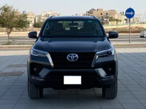 تويوتا فورشنر 2021 لون رمادي للبيع