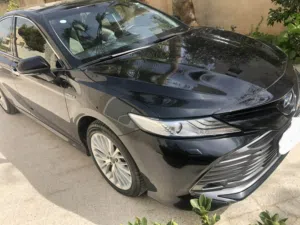 سياره كامري ليموزين تكسي عمومي بمكتب مميز جدا موديل 2020 من الشركه المركزيه بحاله ممتازه للبيع 25000