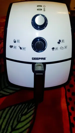 قلاية هوائية جيباس (Geepas) بحالة ممتازة وشبه جديدة للبيع