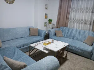 كنب القماش جديد لكن يحتاج الى تنجيد او تزبيط التنجيد