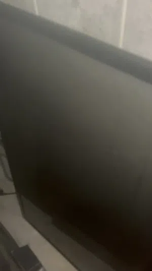 تلفزيونات مضروبه شاشه كلهم ربي يبارك من داخل اعضاء سليمه و 65-50 كلهم 65 إلا واحد 50