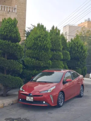 تويوتا بريوس خمري موديل 2022 ليييثيوم  XLE فل كامل مع فتحة فحص كامل جمرك جديد