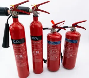 4 طفايات حريق.... 4 fire extinguishers
