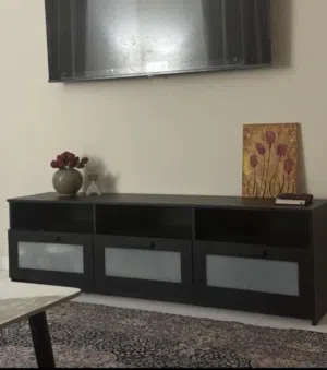 طاولة من ايكيا