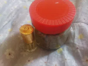 عود مع بخور الرائحه حلوه وجميله وجذابه بسعر ثلاثه ريالات ونص تلحق ما تلحق اخر