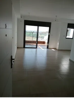 شركة عمر لتنظيف المنازل والسكانات والمسابح والشركات