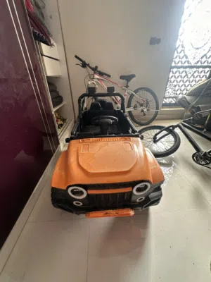 سيارة اطفال جديدة