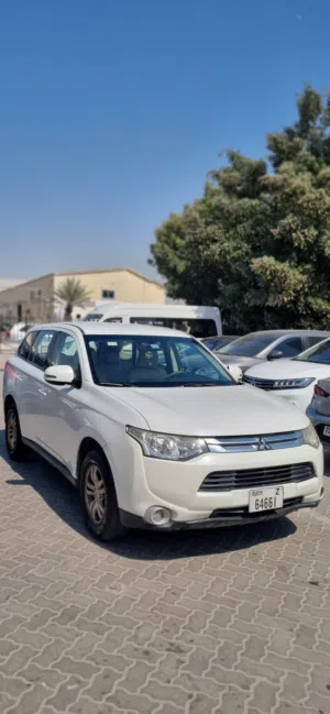 Mitsubishi Outlander 2015 4wd well-maintained, excellent condition GCC specs