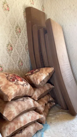 اثاث ومخدات للبيع استخدام سنه الأثاث صلاة النبي مافيه اشي