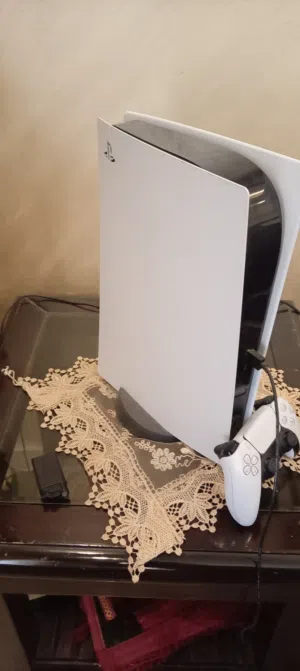 بلاي ستيشن فايف نظيف حال الوكالة للبيع