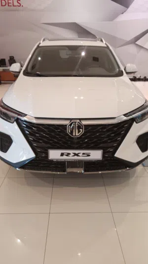 أم جي rx5.   للايجار