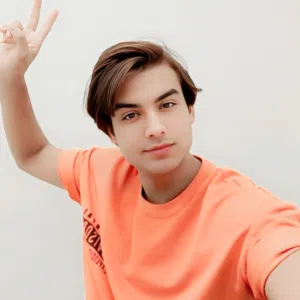 علي