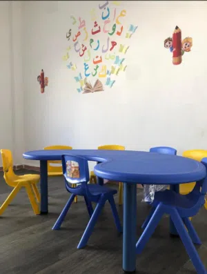 خدمة تجهيز مستلزمات روضه حضانة مدرسه  طاولة أطفال كدني عظم رجلين حديد 65 دينار ، كرسي عظم 4 دنانير