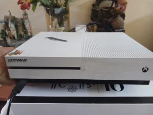 للبيع XBOX ONE S نضيف