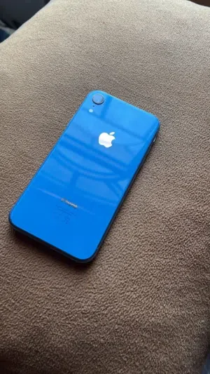 Apple iPhone XR 64 GB in Al Dakhiliya