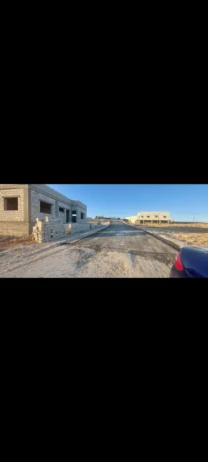أراضي للبيع 500 م المفرق الخالدية الجديدة امكانية دفعة نصف القيمة والباقي أقساط حي الكرامة من المالك