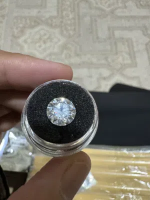 متوفر الماس مع شهادة وبطاقة