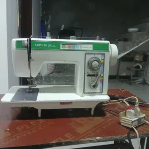 مكينة برذر باسستر خياط مستقيم وزكزاك وتطريز وبيت دكمة مستعملة ياباني نضيفة شرط الفحص