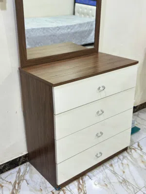 غرفة نوم مستعملة ونظيفة جداً