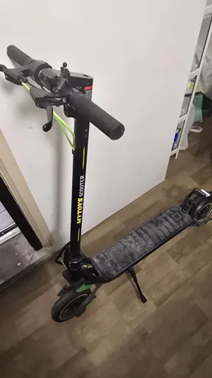 سكوتر كهربائي بحالة ممتازه