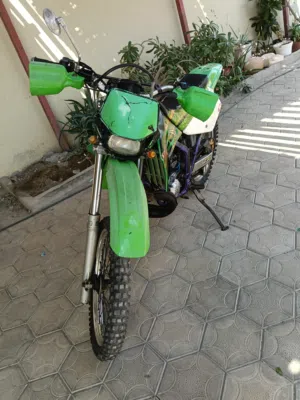 كوزاكي تو أستروكر 220 سي سي مديل 2001  الدراج نظيف وما عليه كلام للبيع أو للبدل بدراجة cbx750
