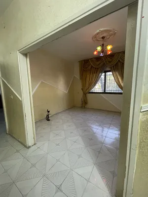 ٣ غرف نوم . غير مفروشة . شهري0