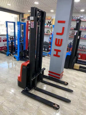 رافعة كهربائية مميزة - Electric Stacker Straddle