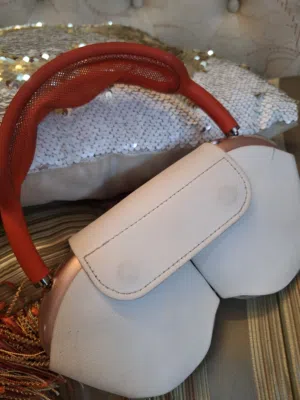 فرصة Airpods Max شبه جديدة للبيع  بسعر مميز