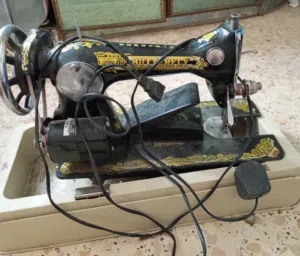 ماكينة خياطة