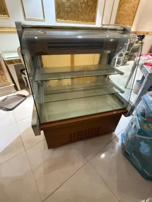 ثلاجه عرض حلويات مستخدمه لمحلات