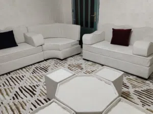 طقم جلوس مع سجاده وطقم طاولات