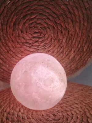 مصباح القمر المضيء (Moon Lamp) بألوان رائعة وديكور مميز