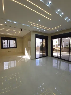 الرشيد شقة فاخرة 170 م طابق ثاني بسعر 106 الاف