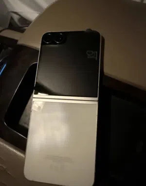 Samsung Galaxy Z Flip7 256 GB in Al Riyadh